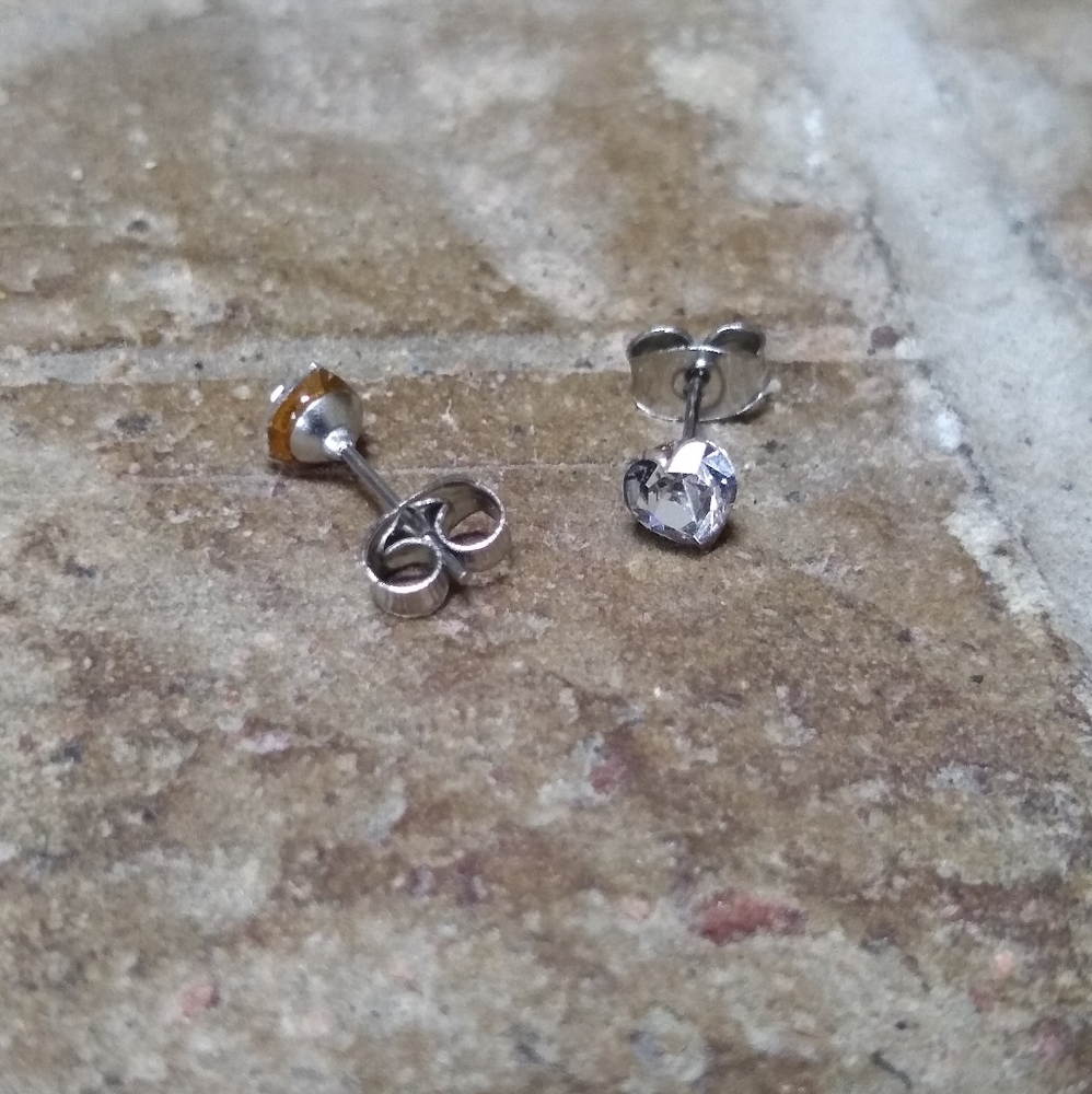 Heart Shape Stud Earrings Rhinestone Crystal - Picture 5 of 8